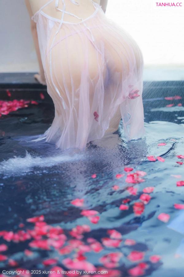   [XiuRen]高清写真图 2025.01.17 No.9778 桃妖夭 浴池美腿第34张图片